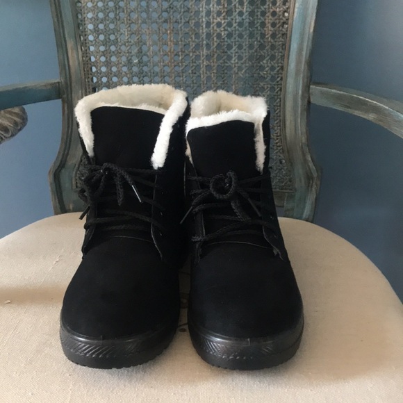 NWOT E03 black faux suede and white faux fur lace up combat boots size 42/10 - Picture 2 of 13